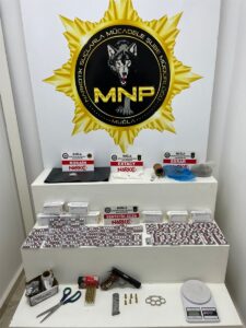 MUĞLA (AA) – Muğla'nın Menteşe ilçesinde uyuşturucu ticareti yaptıkları iddiasıyla