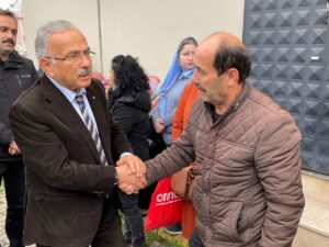 ORDU (AA) – Ordu'da yol kenarındaki çöpleri toplayan temizlik işçisi,