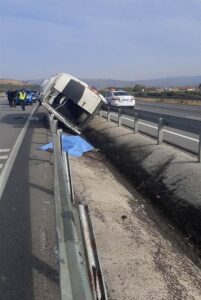 MANİSA (AA) – Osmaniyespor taraftarlarını taşıyan minibüsün Manisa'nın Gölmarmara ilçesinde