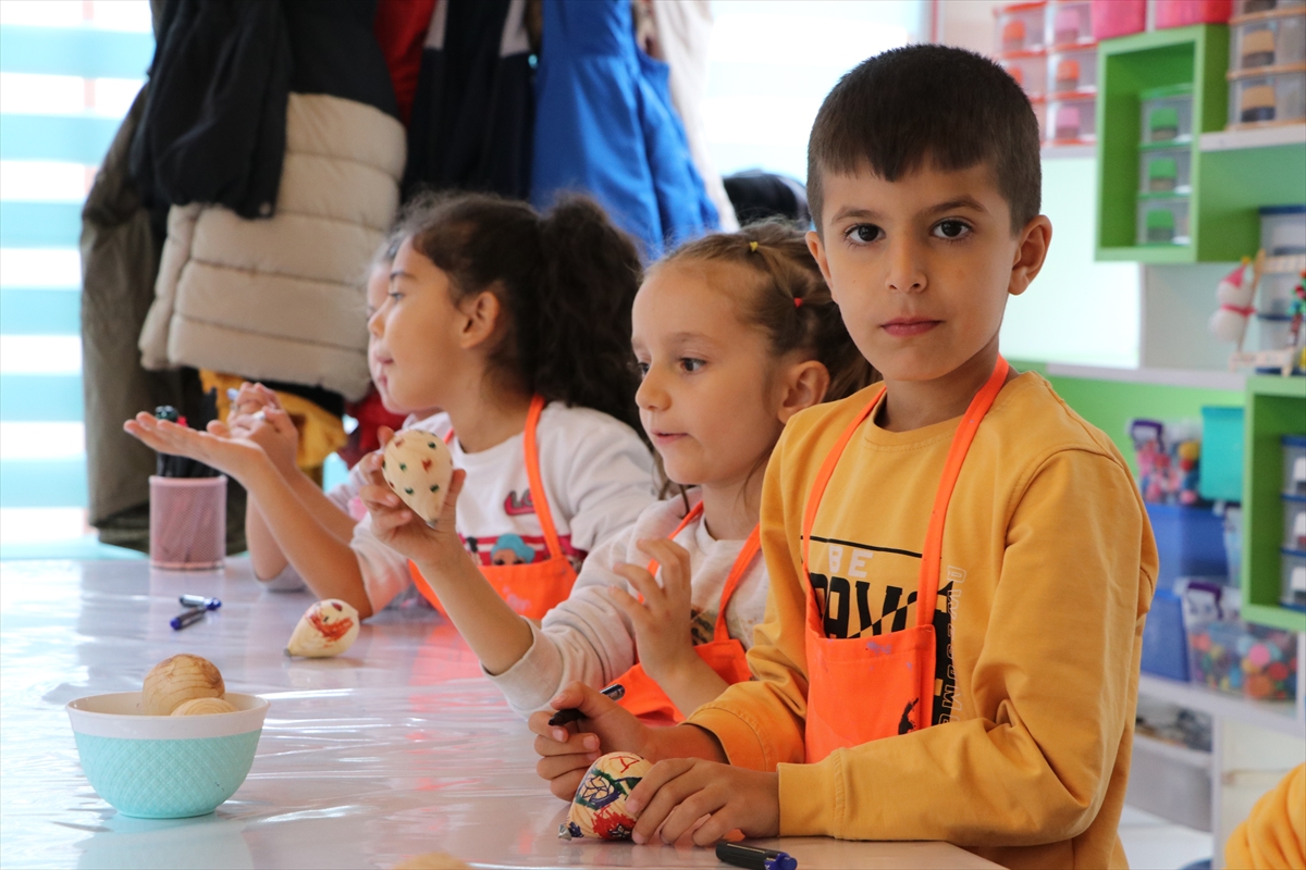 Oyun ve Oyuncak Müzesi'nde 50 bin çocuk topaçla oynamayı öğrendi