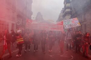 PARİS (AA) – Fransa'nın başkenti Paris'te farklı mesleklerden çalışanlar maaş