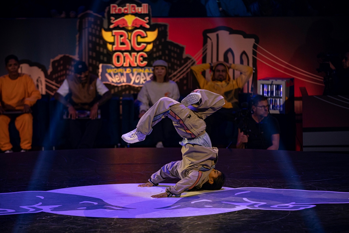 Red Bull BC One Dünya Finali'nin kazananları B-Girl India ve B-Boy Victor oldu