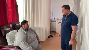 ZONGULDAK (AA) – Zonguldak'ta aşırı kiloları nedeniyle yürüyemeyecek hale gelen