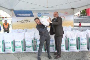 SAMSUN (AA) – Samsun'un Canik ilçesinde çiftçilere ücretsiz 25 ton