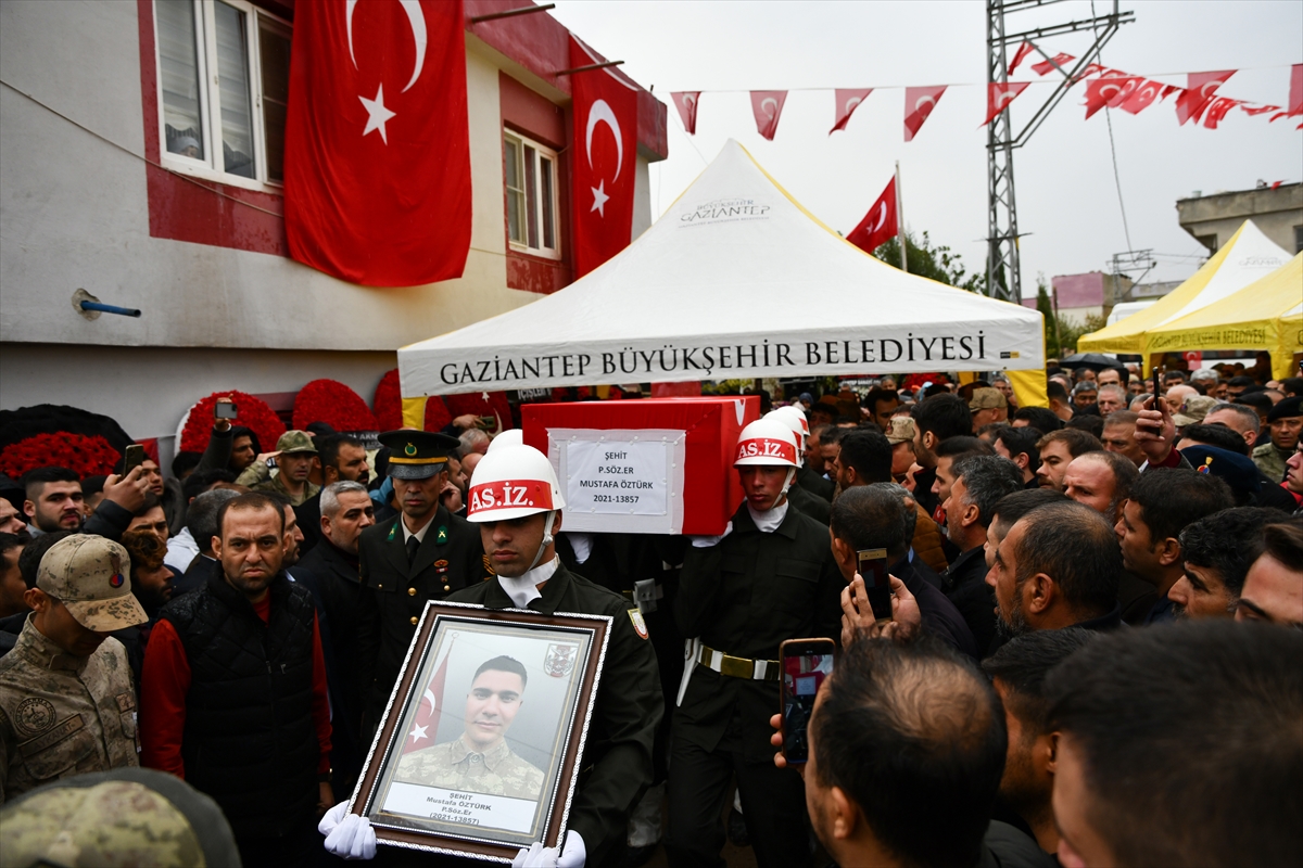 Şehit Piyade Sözleşmeli Er Öztürk, Gaziantep'te son yolculuğuna uğurlandı