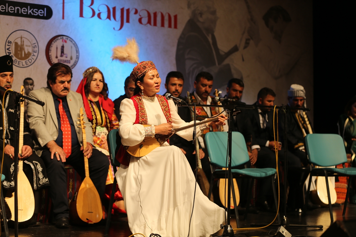 Sivas'ta 15. Uluslararası Geleneksel Aşıklar Bayramı düzenlendi
