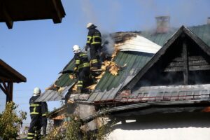 SİVAS (AA) – Sivas'ta bir kafeteryanın çatısında çıkan yangında hasar