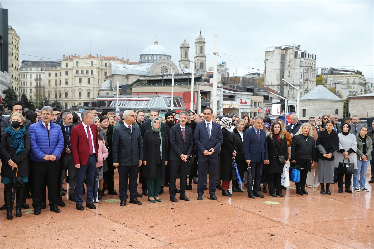 Taksim'de Öğretmenler Günü dolayısıyla tören düzenlendi