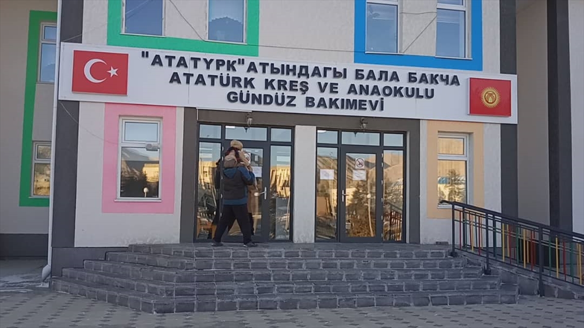 Tanrı Dağları eteklerindeki Atatürk Anaokulunda Öğretmenler Günü kutlandı