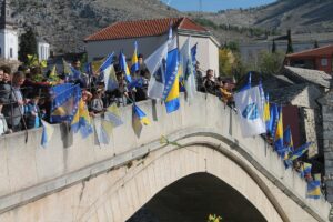 MOSTAR (AA) – Bosna Hersek'teki tarihi Mostar Köprüsü, Hırvat birliklerinin
