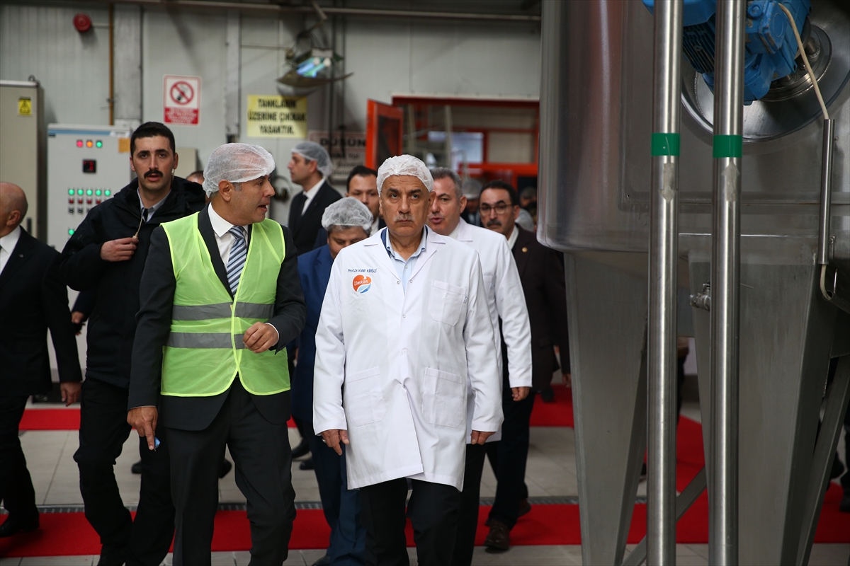 Tarım ve Orman Bakanı Vahit Kirişci, Adana'da temel atma töreninde konuştu: