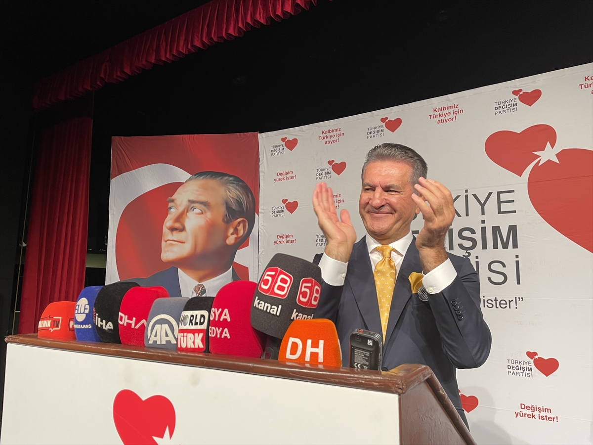 TDP Genel Başkanı Sarıgül, partisinin Büyük İstanbul Buluşması'na katıldı: