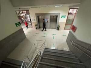 - Depremde ana yapısında bir sorun oluşmadığı anlaşılan adliye binasının