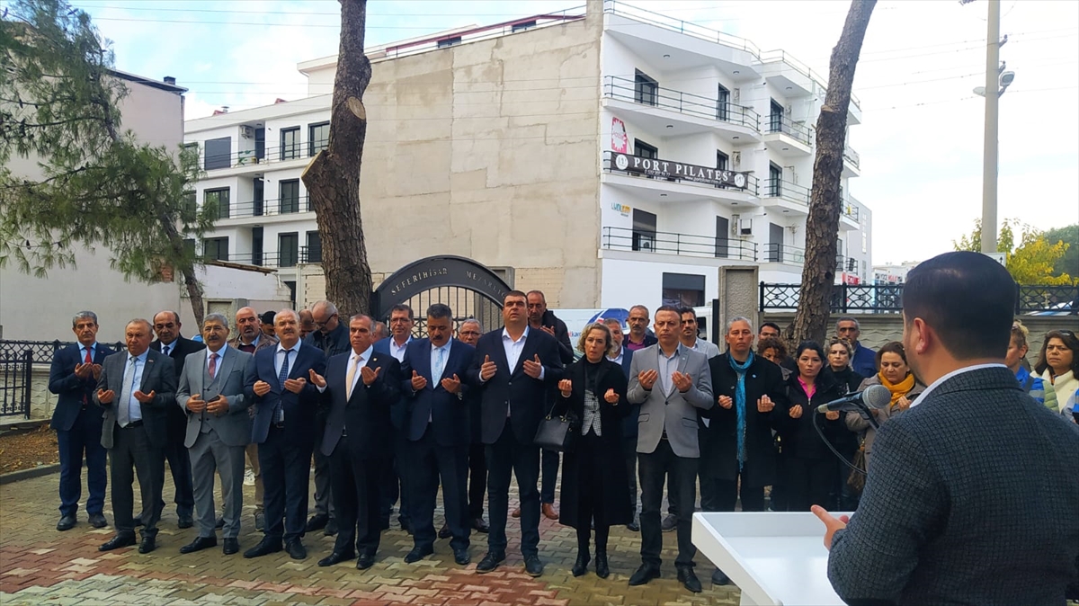 Terör örgütü PKK tarafından şehit edilen öğretmen Mehmet İzdal anıldı