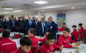 İZMİR (AA) – Türkiye Futbol Federasyonu (TFF) Başkanı Mehmet Büyükekşi,