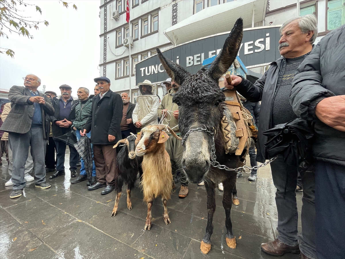 Tunceli'de yapılması planlanan tesise köylülerden “keçi, arı ve eşekli” tepki