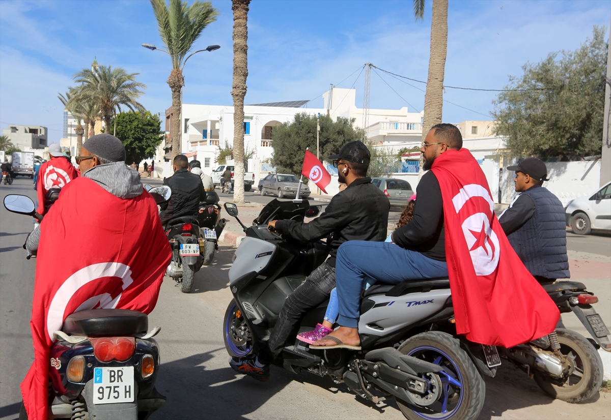 Tunus'ta iki ay önceki göçmen faciasıyla ilgili ihmal iddiaları protesto edildi