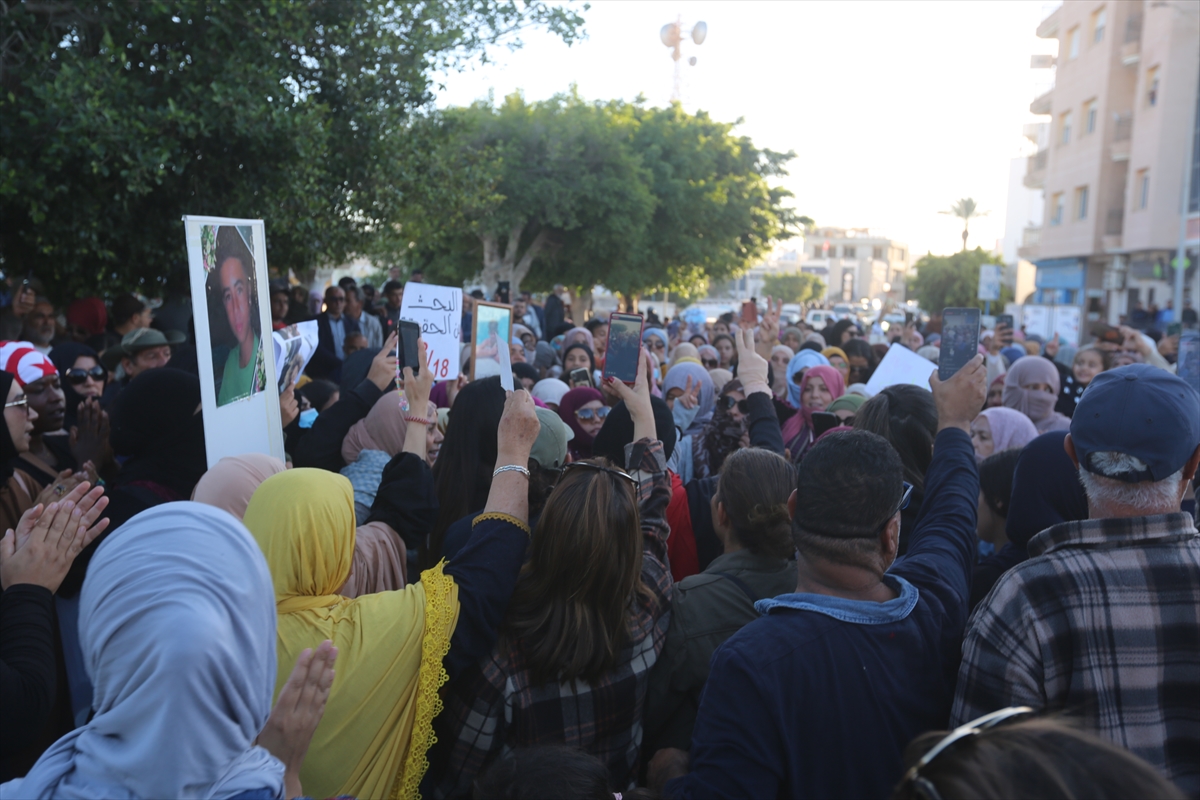 Tunus’ta iki ay önceki göçmen faciasıyla ilgili tartışmalı kurtarma çalışmaları protesto edildi