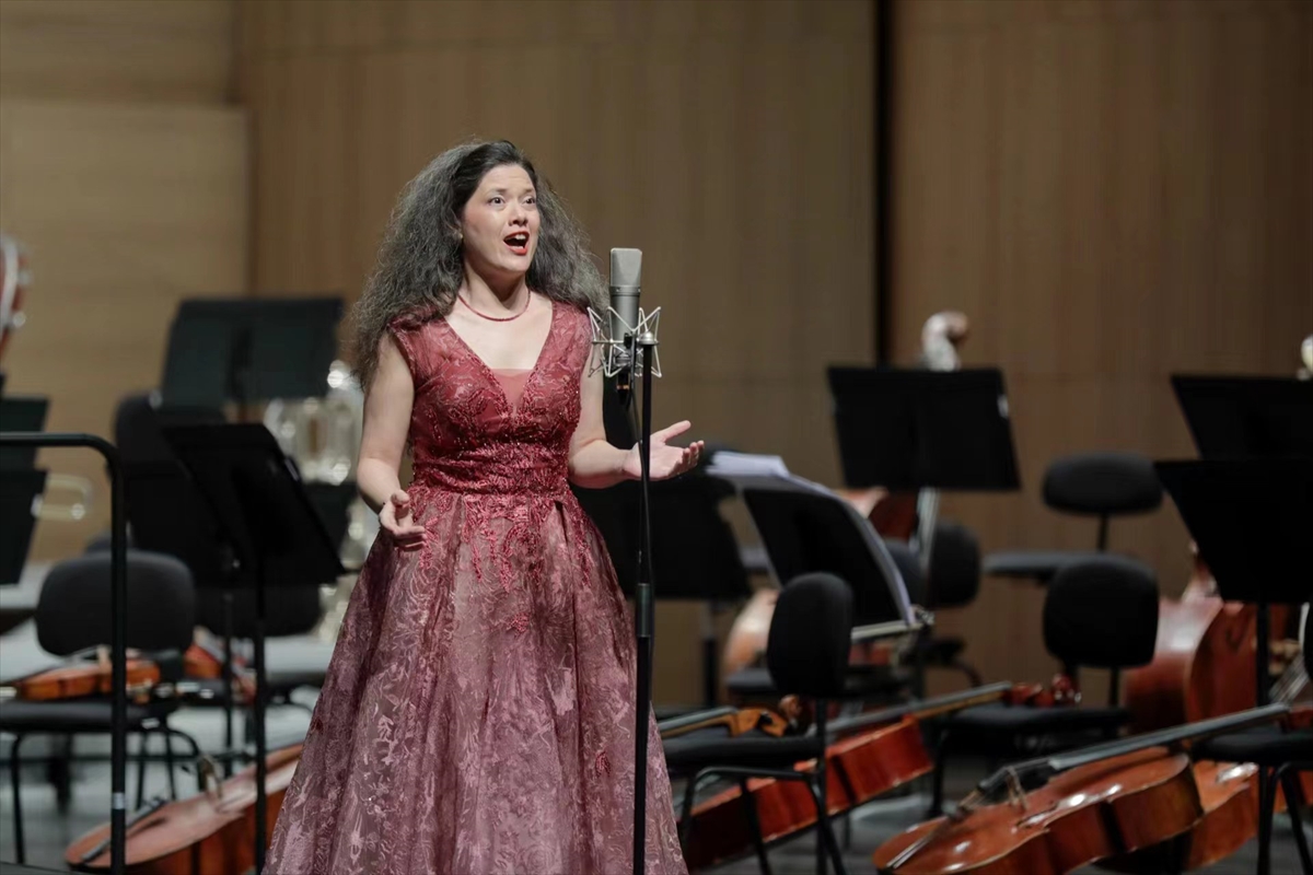 Türk opera sanatçısı Tulu İçözü, Çin'in Şiamın kentinde konser verdi