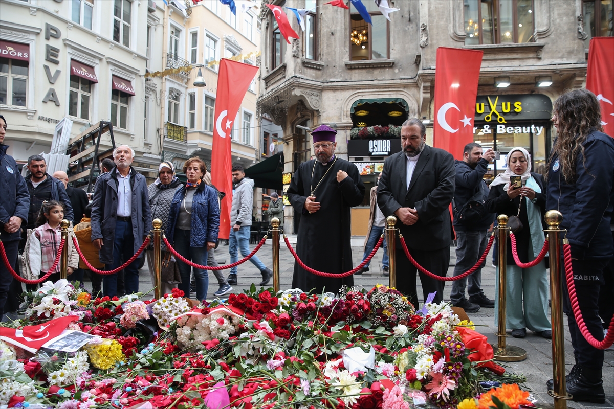 Türkiye Ermenileri Patriği Maşalyan, terör saldırısında yaşamını yitirenleri İstiklal Caddesi'nde andı