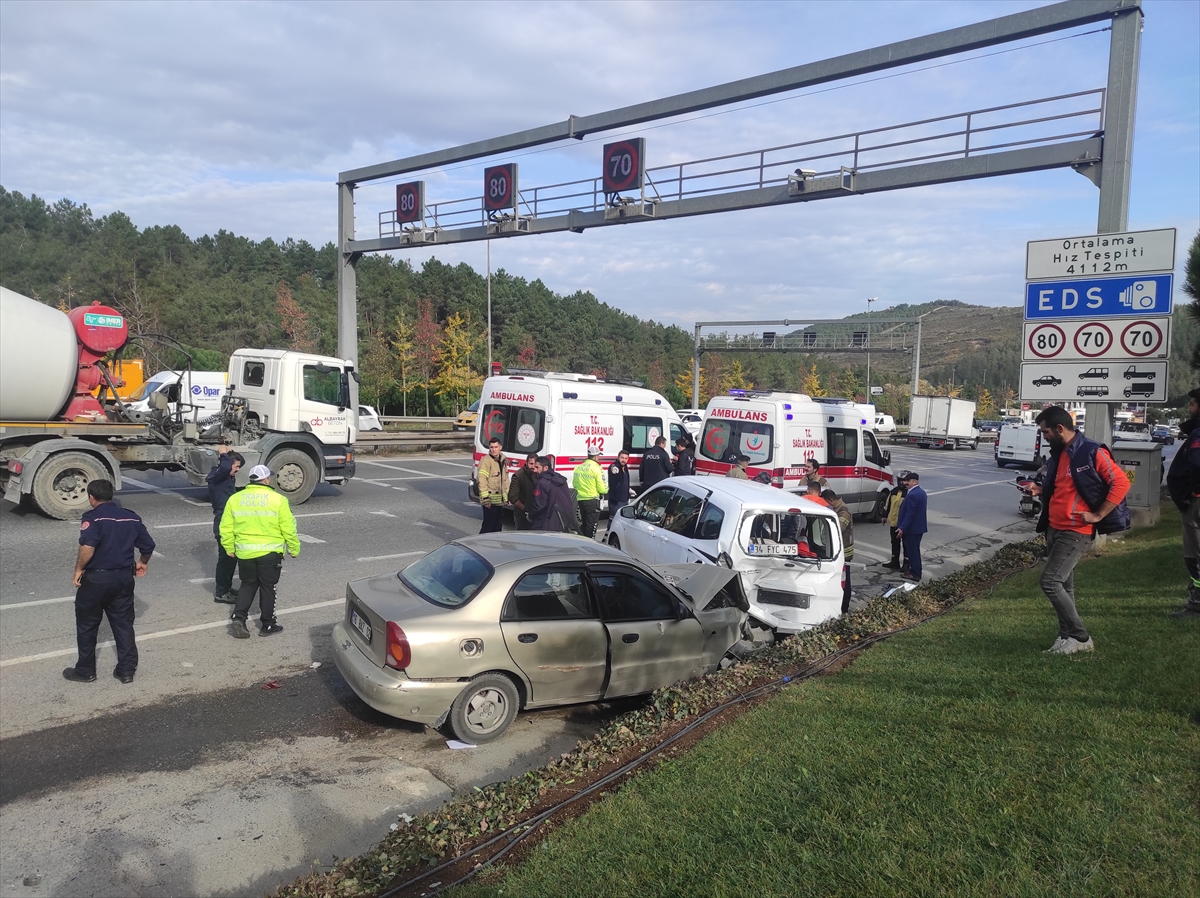 Ümraniye'deki trafik kazasında 2 kişi yaralandı