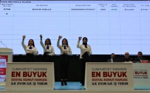 VAN (AA) – Cumhuriyet tarihinin en büyük sosyal konut hamlesi