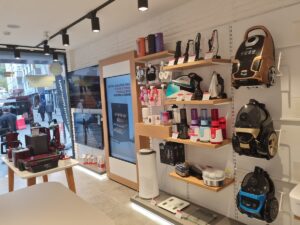 - Eyüp-Kemerburgaz, Sarıyer-İstinye ve Kağıthane-Hamidiye'de açılan Vestel Ekspres mağazalarında açılışa