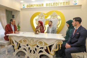 VAN (AA) – Van'ın Gürpınar ilçesinde işitme engelli çift, nikah