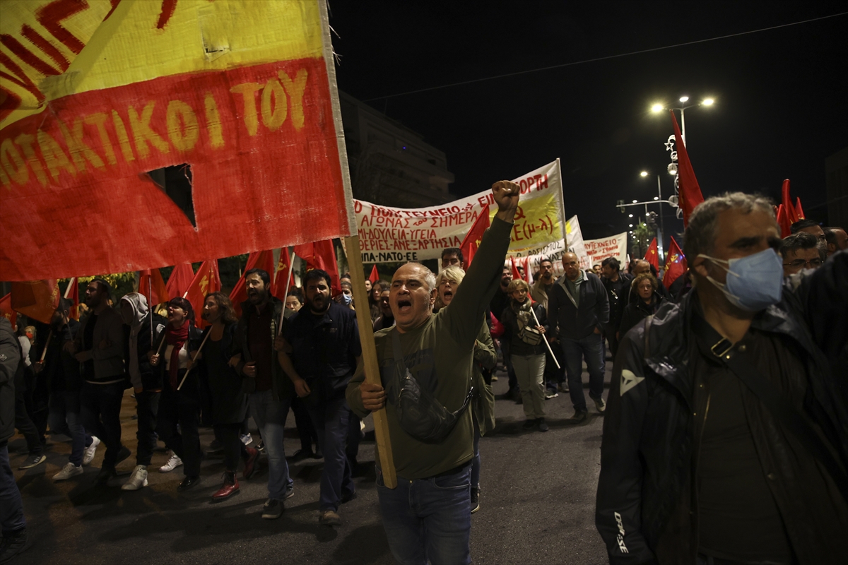 Yunanistan'da 17 Kasım öğrenci ayaklanması için anma yürüyüşü düzenlendi