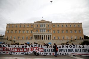 ATİNA (AA) – Yunanistan'da sağlık çalışanları, 4 saatlik iş bırakma