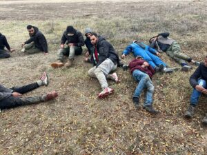 EDİRNE (AA) – Yunanistan tarafından geri itildikleri Meriç Nehri kıyısında