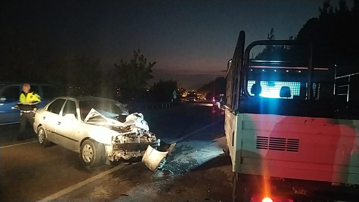 Adana'da otomobil ile pikabın çarpıştığı kazada 1 kişi yaralandı