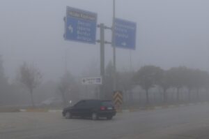 AFYONKARAHİSAR (AA) – Afyonkarahisar – Antalya kara yolunda sis, ulaşımı