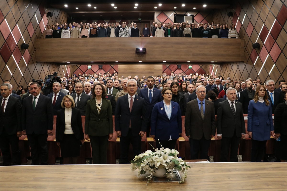 Aile ve Sosyal Hizmetler Bakanı Yanık “Geçmişten Günümüze Türk Kadını” panelinde konuştu: