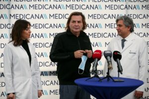 İZMİR (AA) – Akciğer kanserine yakalanan ve İzmir'de 4,5 saatlik