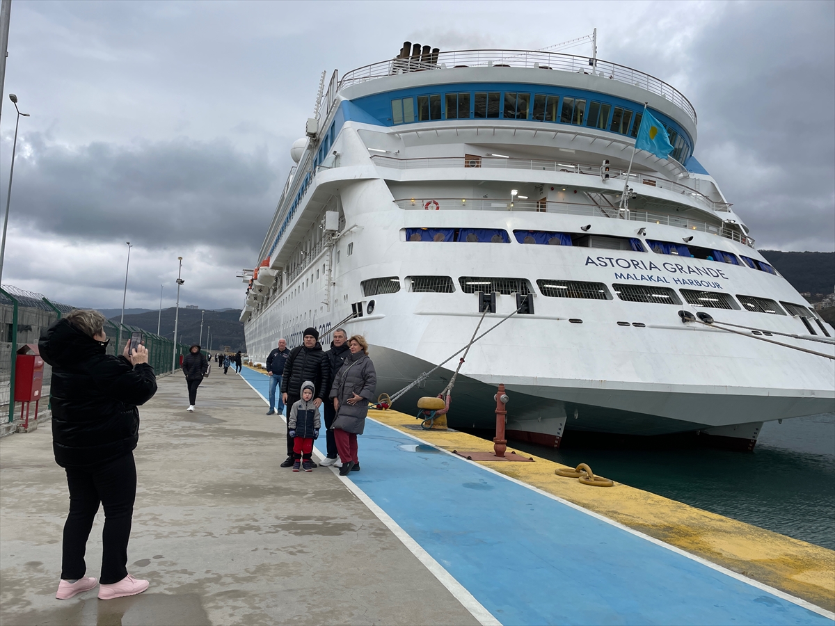 Amasra, 5 ayda kruvaziyerle 5 bin 183 Rus turist ağırladı