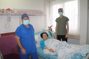 AMASYA (AA) – Amasya'da 54 yaşındaki bir hastanın karnından ameliyatla