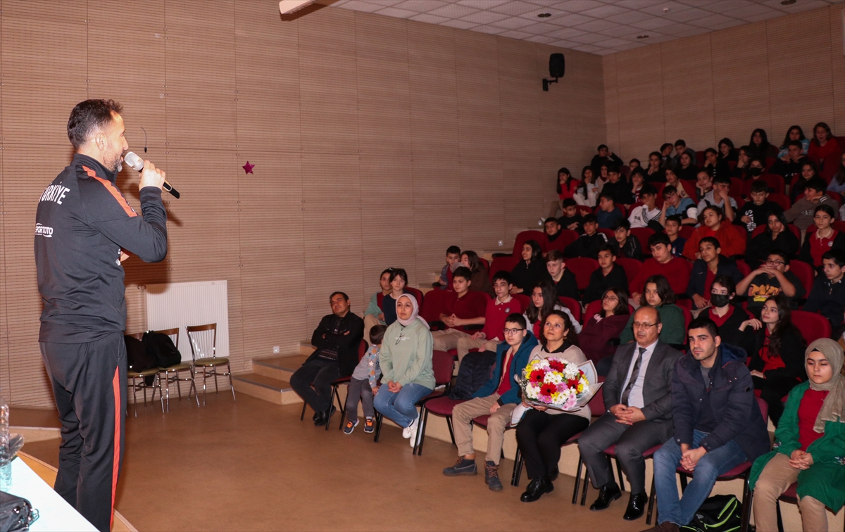 Ampute Milli Futbol Takımı, Ankara'da öğrencilerle buluştu