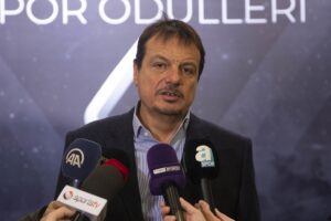 - "Son kontrolleri için Amerika'da şu anda. Çarşamba günü İstanbul'a