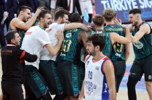 - Anadolu Efes: 111 - Pınar Karşıyaka: 112