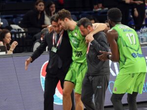 - Anadolu Efes: 84  - Tofaş: 76 