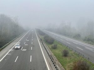 DÜZCE (AA) – Anadolu Otoyolu'nun Düzce kesiminde sis, yer yer