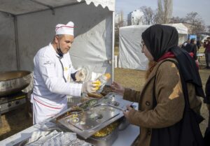 ANKARA (AA) – Ankara Üniversitesinde (AÜ) düzenlenen Hamsi Festivali'nde, öğrenci