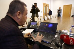 - "Seçmekte zorlandım. Bütün emekçi kardeşlerimizi böylesi güzel fotoğraflar için