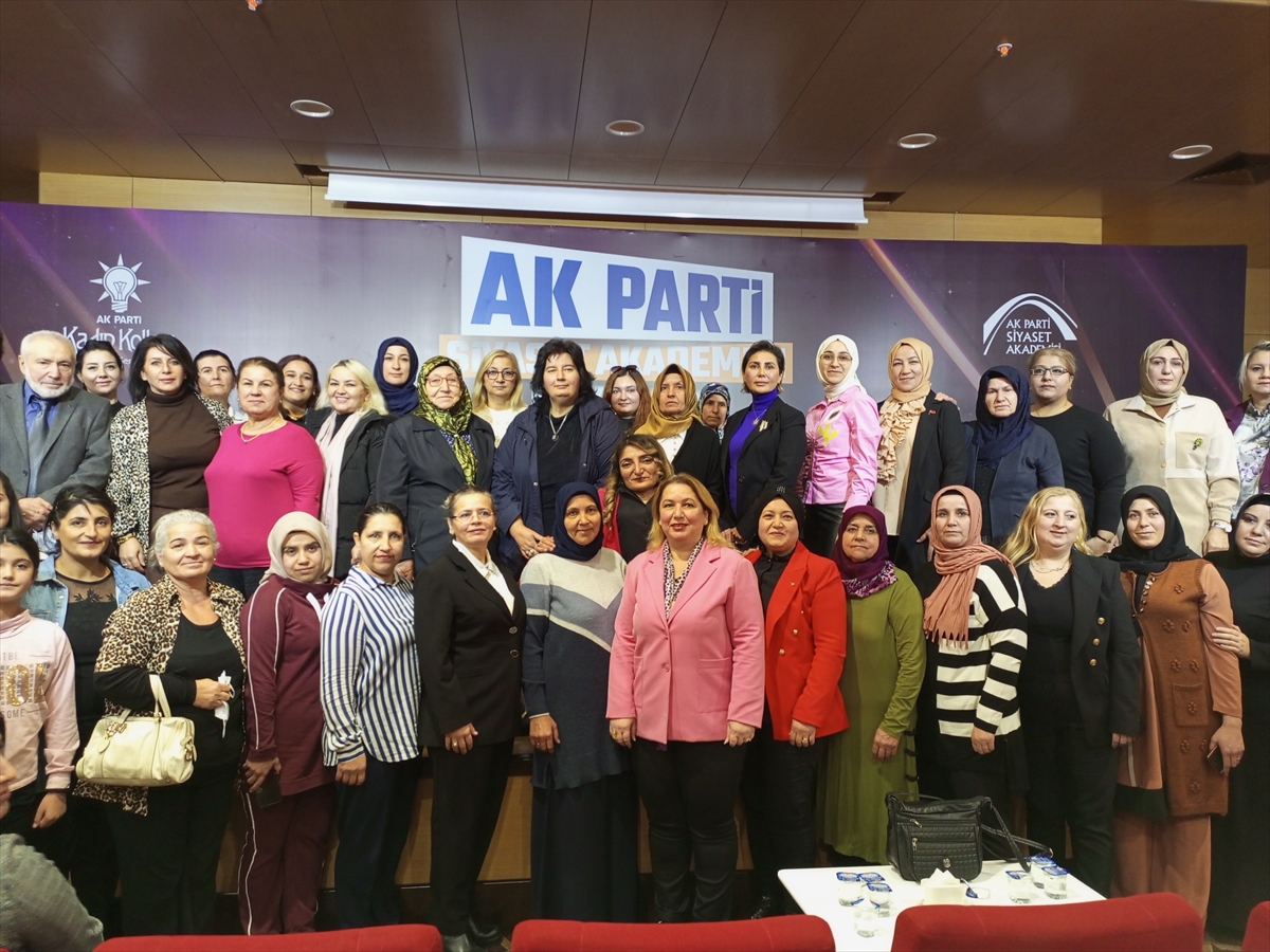 Antalya'da “AK Parti Siyaset Akademisi Kadın” programı düzenlendi