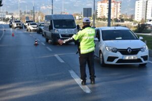 ANTALYA (AA) – Antalya'da 526 polisin katılımıyla "Huzurlu sokaklar uygulaması"