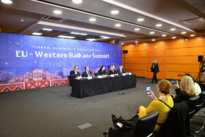 - "AB-Batı Balkanlar arasında roaming ücretlerinin kaldırılmasına ilişkin kılavuzun hayata