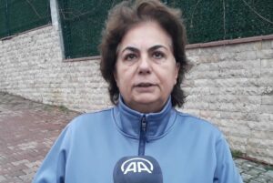 İSTANBUL (AA) – İstanbul Arnavutköy'de, servis minibüsüyle bir köpeğe çarparak