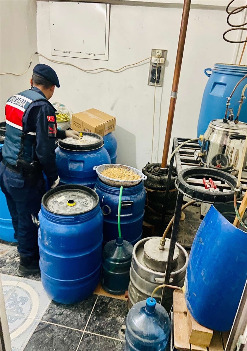 Aydın'da 5 bin 805 litre kaçak içki ele geçirildi