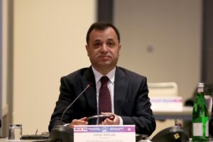 - "Bugün itibarıyla mahkemede yaklaşık 100 bin derdest başvuru bulunmaktadır.